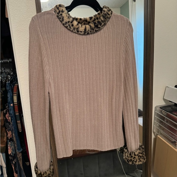 Vintage Cheetah/Leopard Fur Trim sweater - Picture 1 of 4